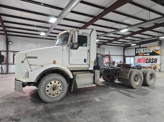 2016 Kenworth T800 Day Cab Truck Tractor