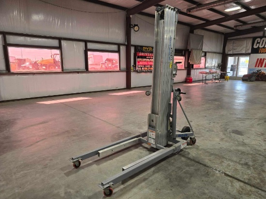 2021 Genie SLC24 Superlift Contractor 24 Foot Reach Material Lift ...