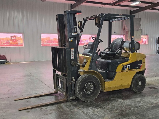 2018 Caterpillar GP25N Straight Mast Forklift