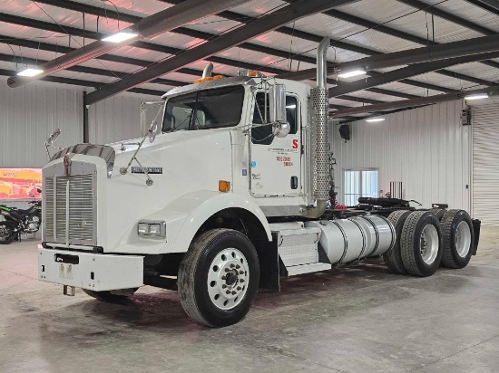 2012 Kenworth T800 Day Cab Truck Tractor