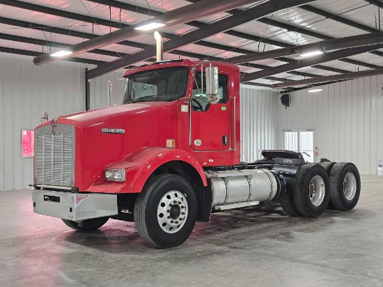 2011 Kenworth T800 Day Cab Truck Tractor