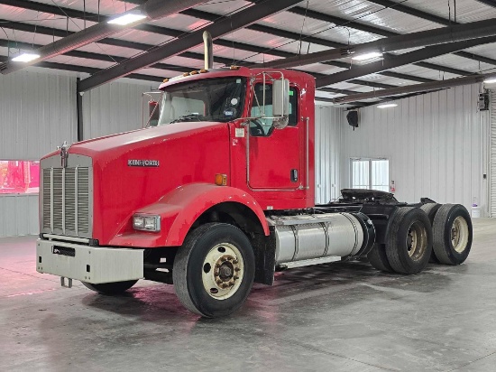 2011 Kenworth T800 Day Cab Truck Tractor