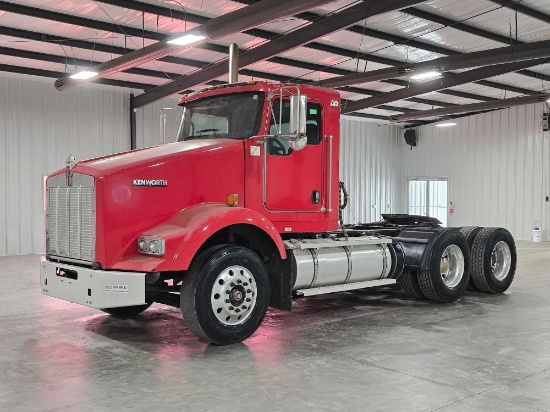 2013 Kenworth T800 Day Cab Truck Tractor