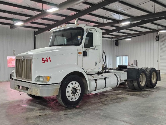 2002 International 9200iDay Cab Truck Tractor