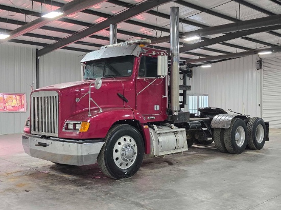2001 Freightliner FLD112Winch Day Cab Truck Tractor