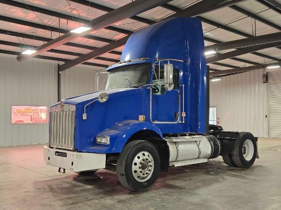 2013 Kenworth T800 Day Cab Truck Tractor