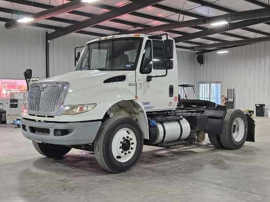 2017International DuraStar 4400 Day Cab Truck Tractor