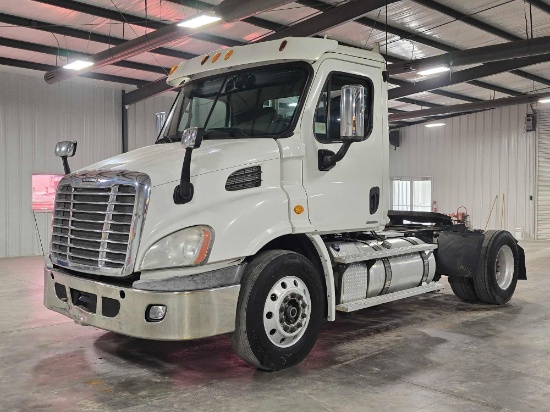 2012 Freightliner Cascadia 113Day Cab Truck Tractor
