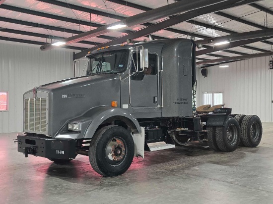 2005 Kenworth T800 Sleeper Truck Tractor