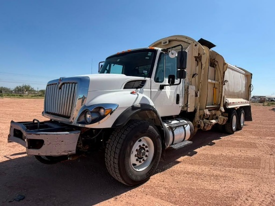 2017 International WorkStar 7500 29-Yard Side Loader Garbage Truck
