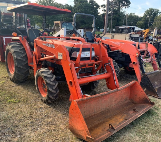 Kubota L3710 4x4 with Kubota Front End Bucket