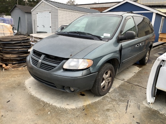 2005 Dodge Van VIN 8954 Salvage Title