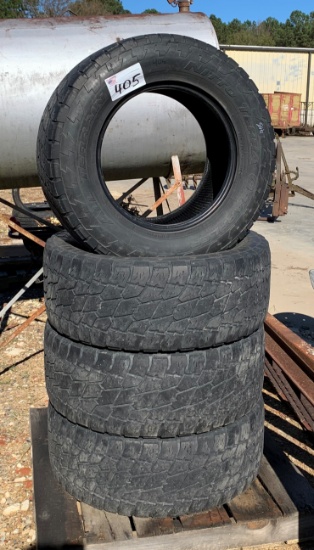 Set of 4 Nitto 305-60 R18 Tires