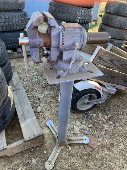 Central Forge 5" Vise on std and metal barrel