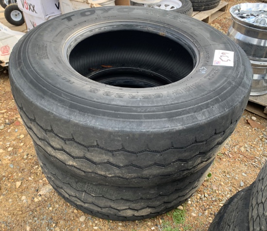 Set of 2 TOYO 385/65R22.5 Tires