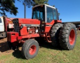 International 1586 Tractor