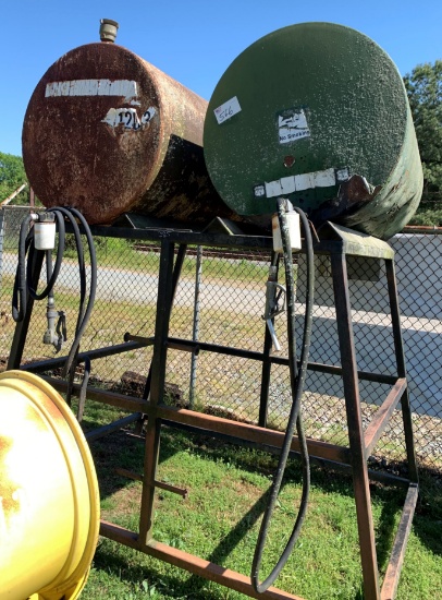 2 Fuel Tanks on Stand