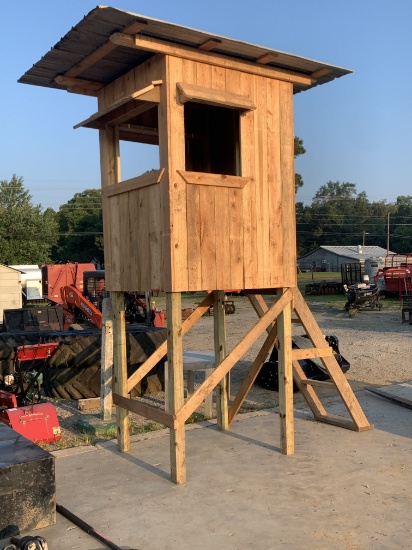 Deer Stand 50" x 53"