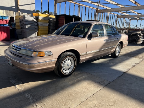 1996 Ford Crown Victoria LX VIN 7436