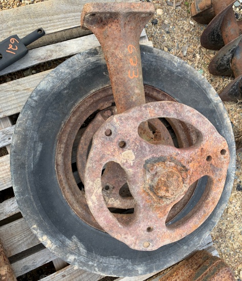 Tricycle Pedistal for Farmall