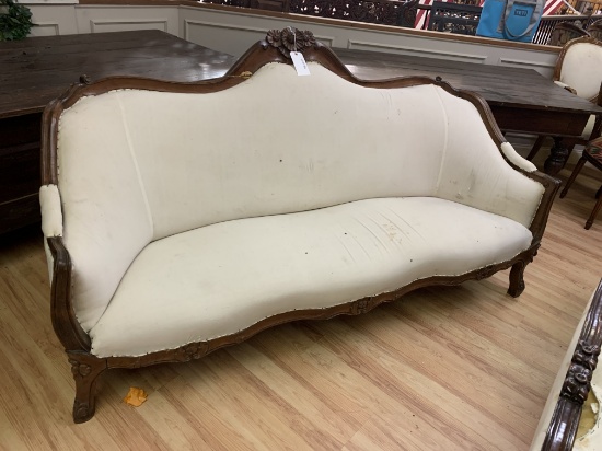 VICTORIA STYLE SOFA