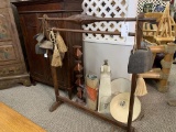 QUILT/RUG RACK & MISC LAMPS