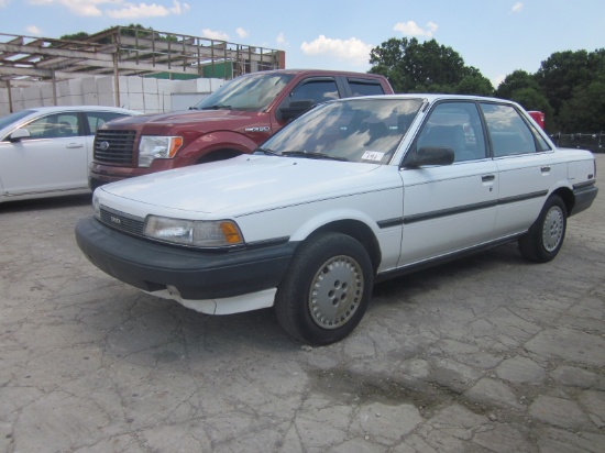 1990 Toyota Camry DX VIN 7143