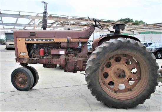 Farmall 706 gas Tractor