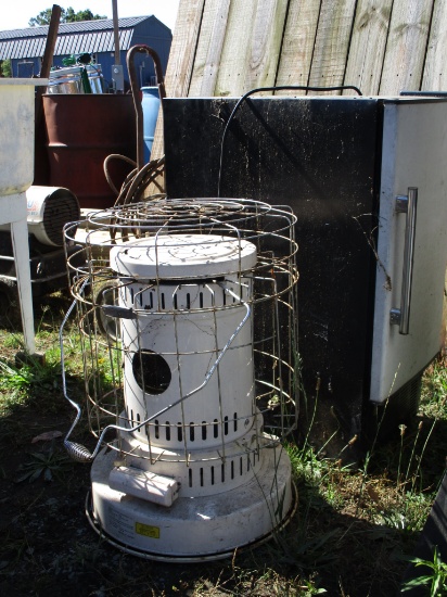 Mixed Lot: Ice Machine / Kerosene Heater