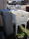 Mixed Lot: Mop sink / Water Fountain / Big EZ pot