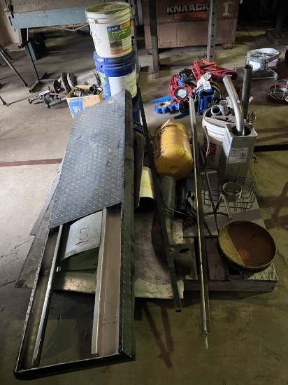Mixed Lot: Pallet/Air tank/Scrap metal/Morter