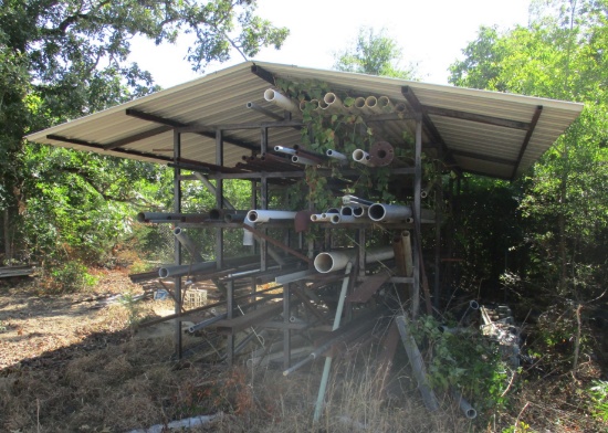 Pipe rack with steel grid style base