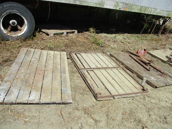 (3) Shop Tables Tops / Wilton Vise