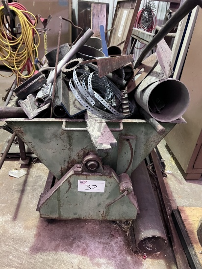 Scrap Metal Ben/Assortment of scrap metal