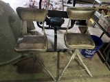 Mixed Lot:3 folding chairs/table/dog house