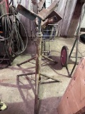 (2) V-Head pipe stands