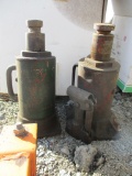 (2) Hydraulic Jacks/Box of Pedistals