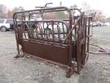 Universal cattle shute with cart