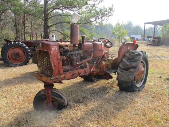 Allis-Chalmers D17 Series III Tractor