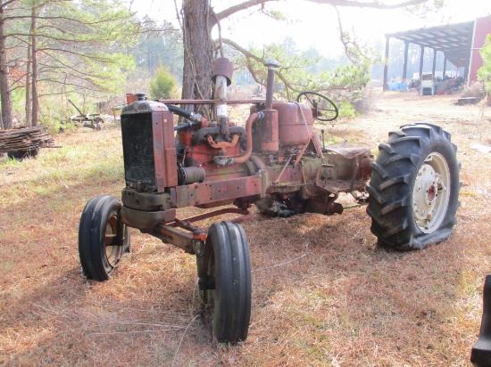 Allis-Chalmers D17 Tractor