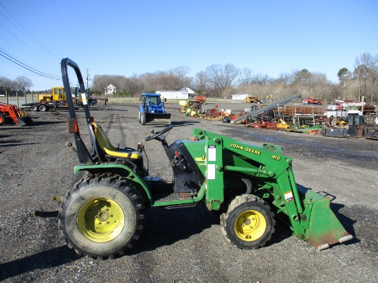 John Deere 4100 with 410 John Deere Loader