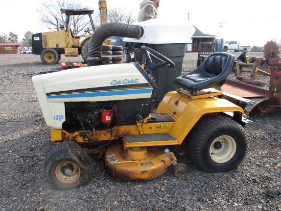 Cub Cadet 1330 Lawn Tractor with Bagging System