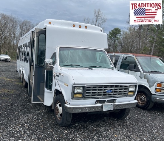 1992 Ford Bus VIN 1049