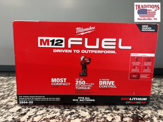 Milwaukee 3/8 Stubby Impact Wrench Kit