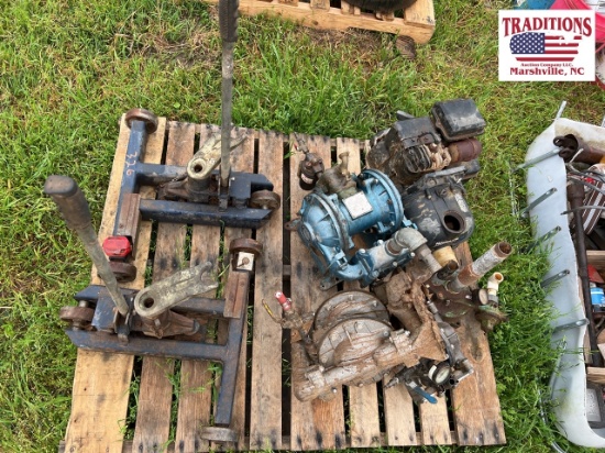 Mixed Lot: Pumps / etc