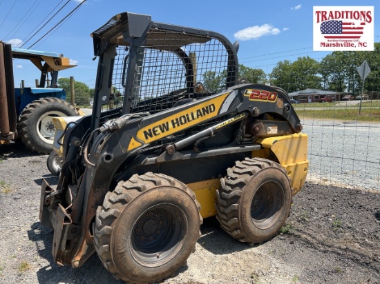 New Holland L220 Skidsteer