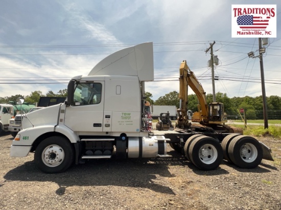 2013 Volvo Tractor Truck VIN 8352