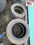 (2) 75R22.5 Tires / (2) 225/70R19.5