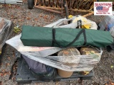 Mixed Lot: Tent/Hunting buckets/assorted items