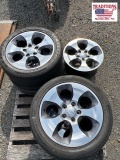 5 Factory Jeep Wheels w/ 4 Tires